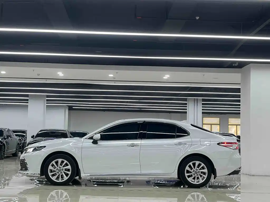Toyota Camry — миниатюра 3