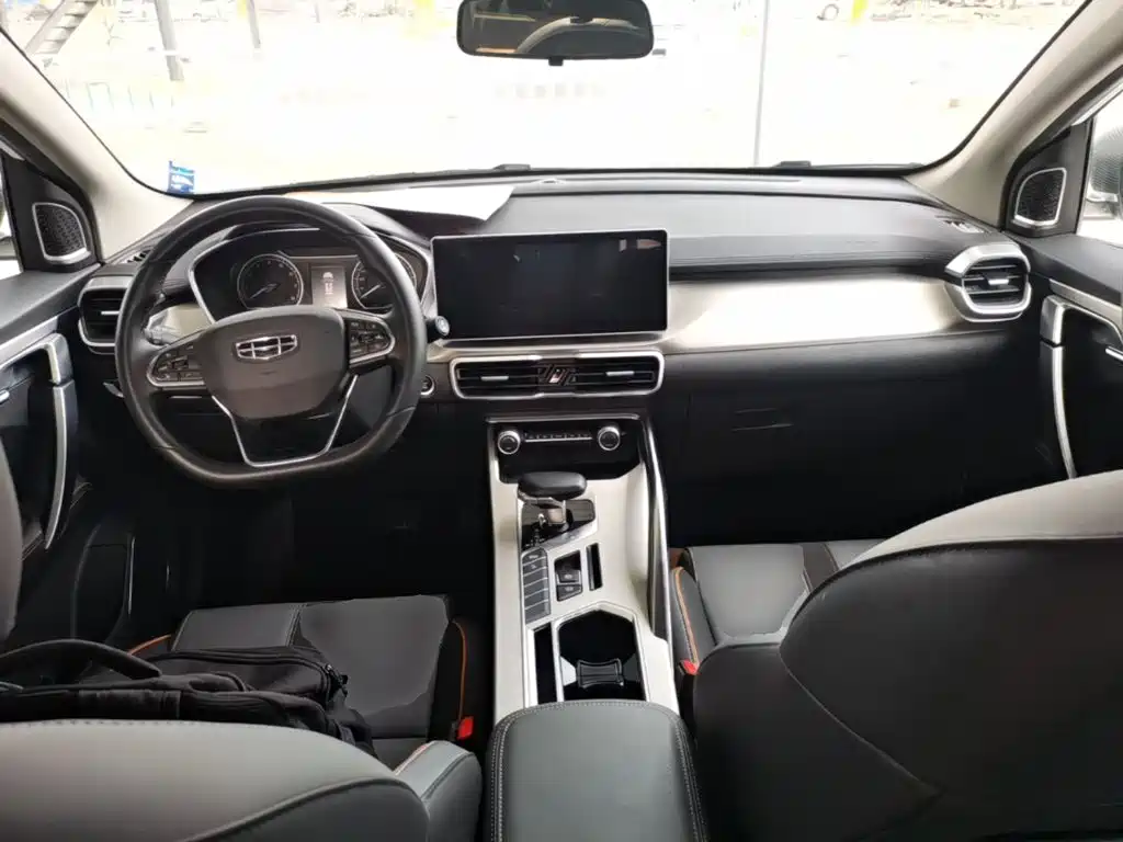 Geely Binyue — миниатюра 10