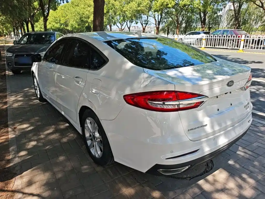 Ford Mondeo — миниатюра 5