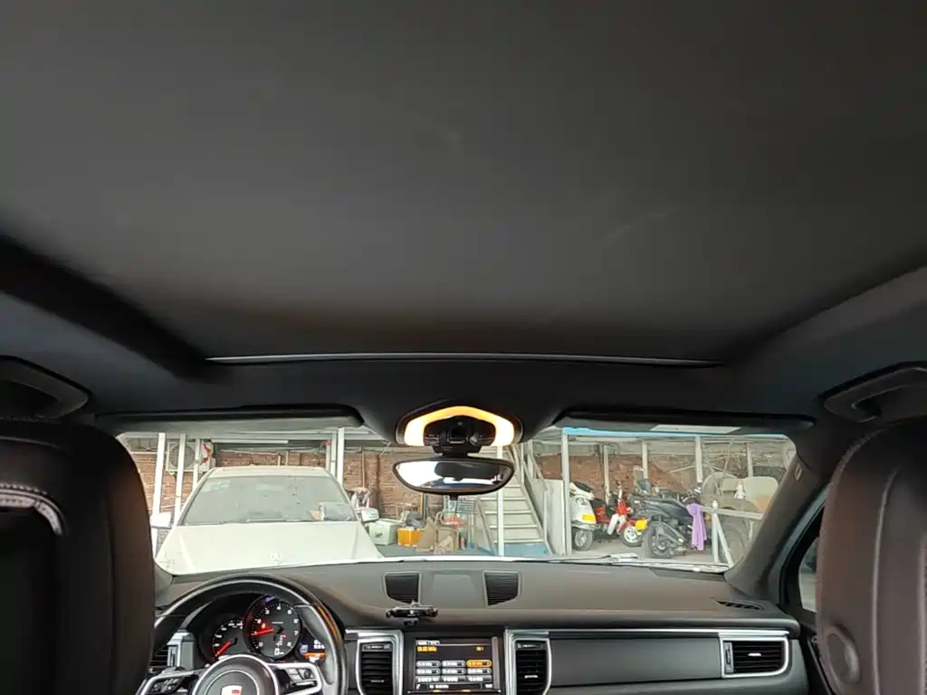 Porsche Macan — миниатюра 18