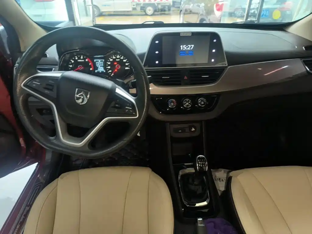 Baojun 310W — миниатюра 10