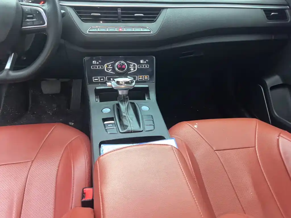 Hongqi Hongqi H5 — миниатюра 14