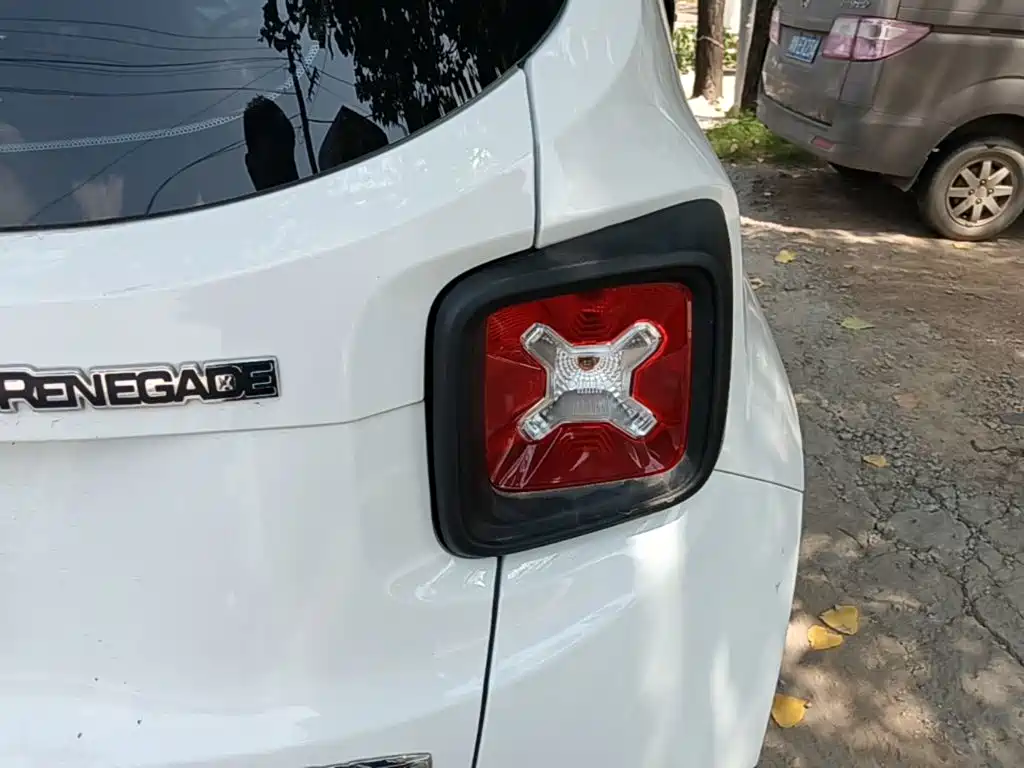 Jeep Renegade — миниатюра 8