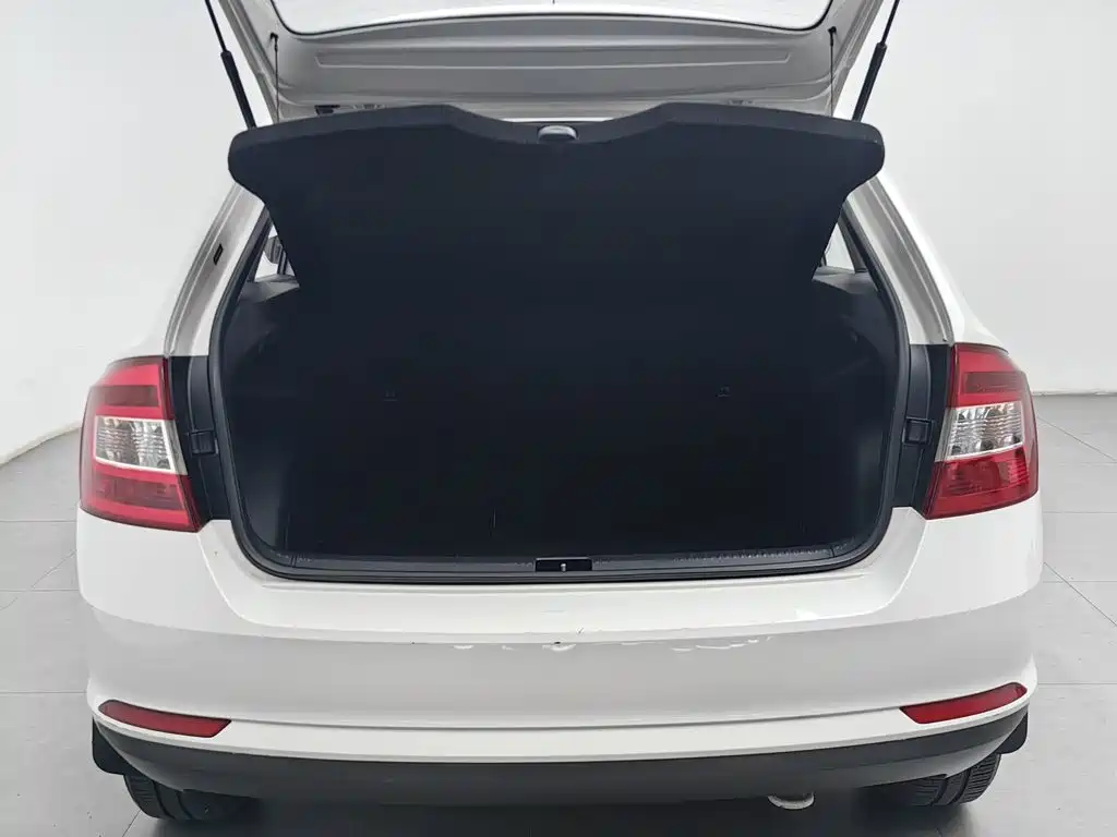 Skoda Rapid Spaceback — миниатюра 16