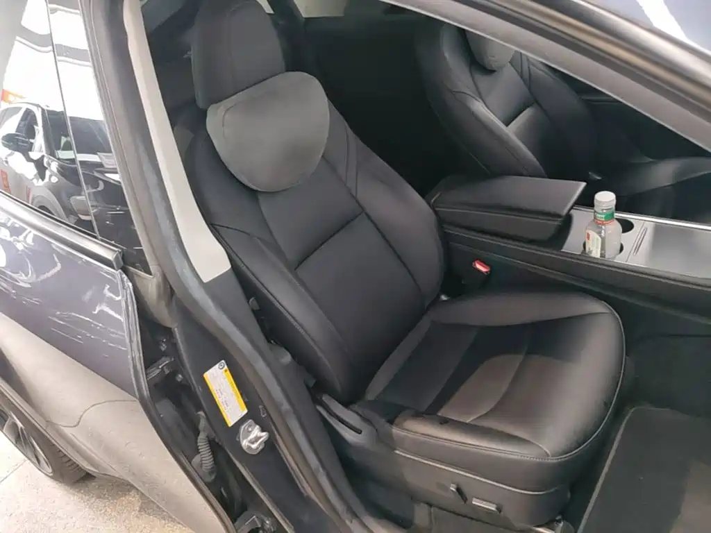 Tesla Model Y — миниатюра 25