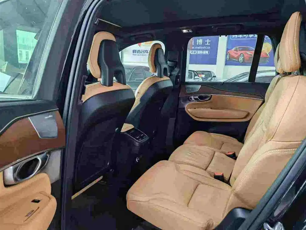 Volvo XC90 2018 T6 7 мест