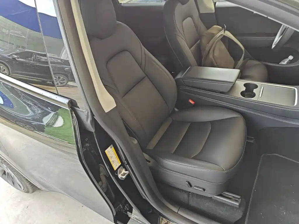 Tesla Model Y — миниатюра 25