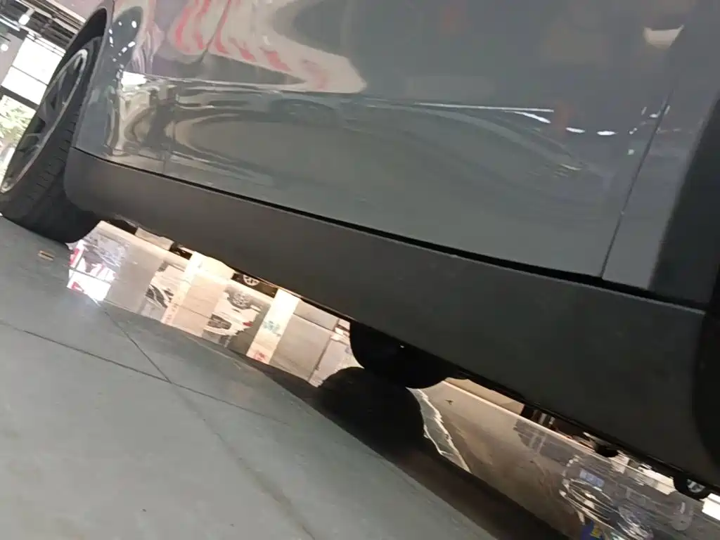 Tesla Model Y — миниатюра 21