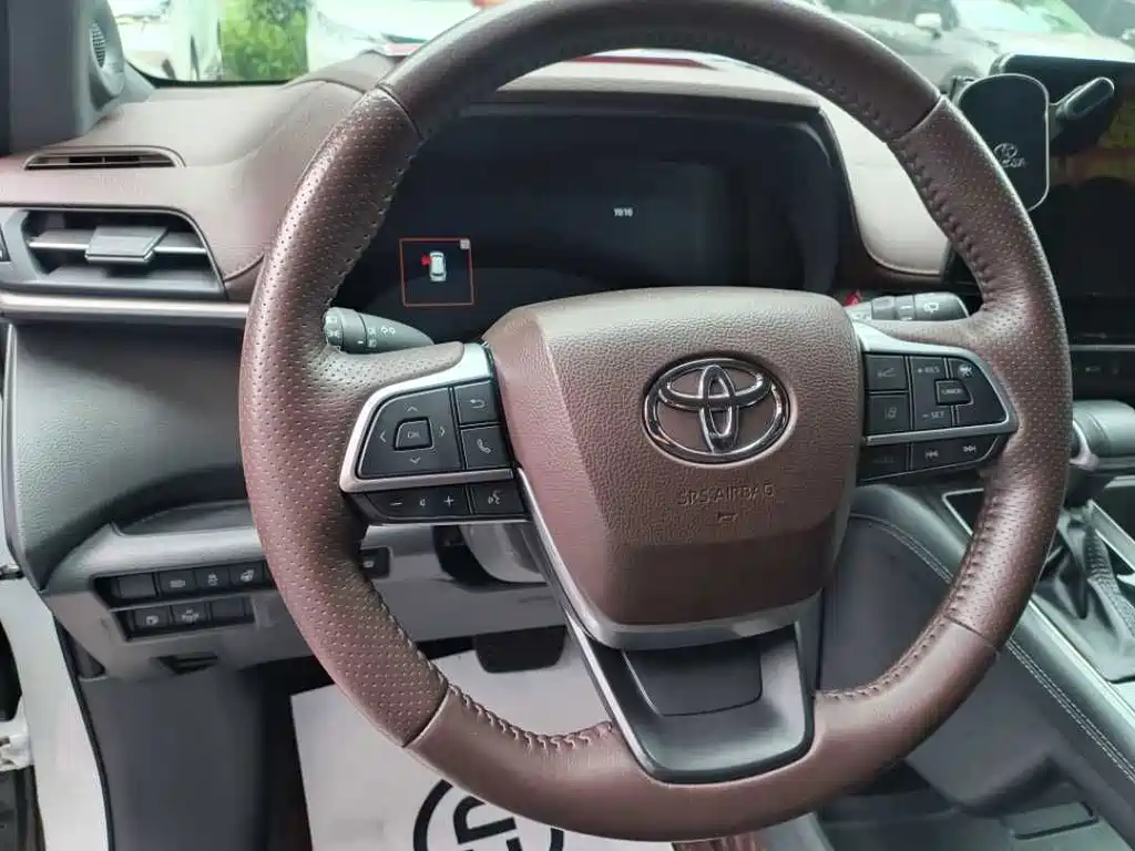 Toyota Sienna — миниатюра 8