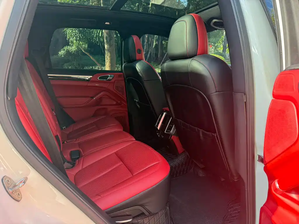 Porsche Cayenne — миниатюра 18