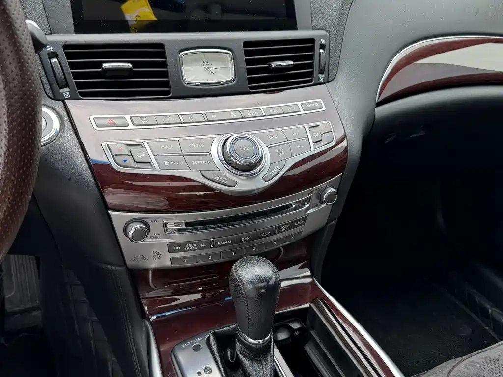 Infiniti Q70 — миниатюра 13