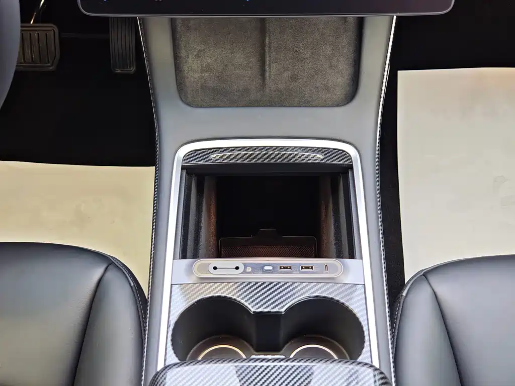 Tesla Model Y — миниатюра 13