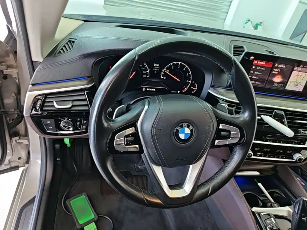 BMW 5 Series — миниатюра 11