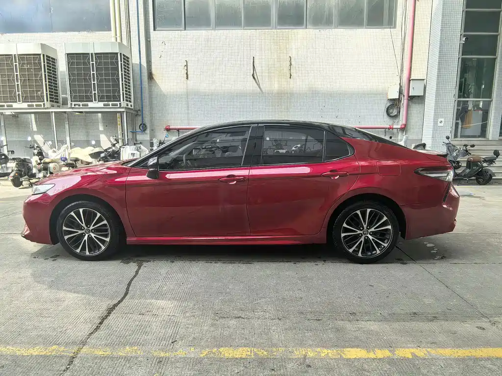 Toyota Camry — миниатюра 5
