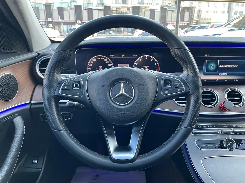Mercedes-Benz E-Class — миниатюра 15
