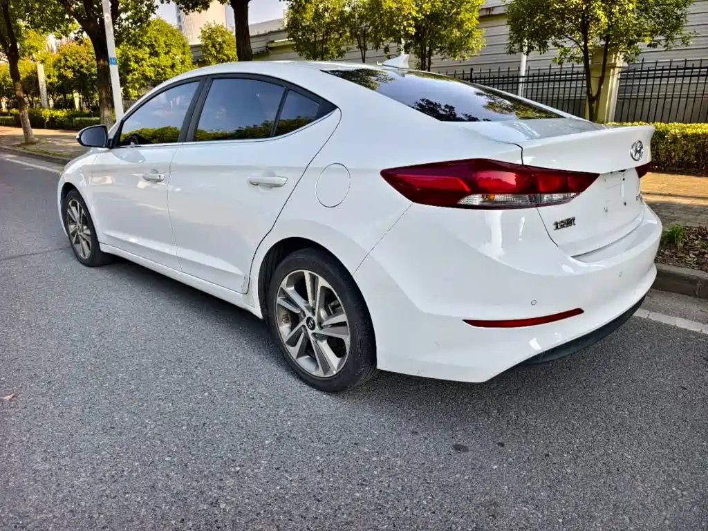 Hyundai Elantra — миниатюра 7