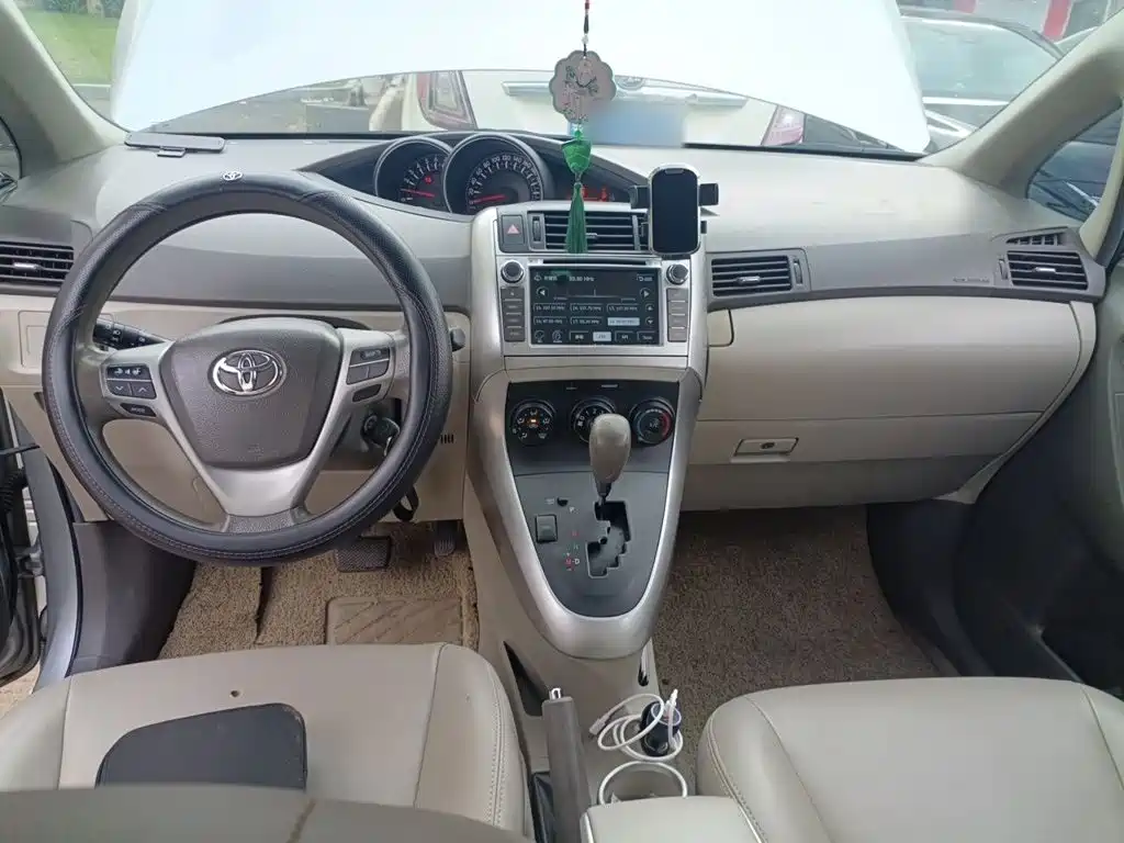 Toyota Verso — миниатюра 13