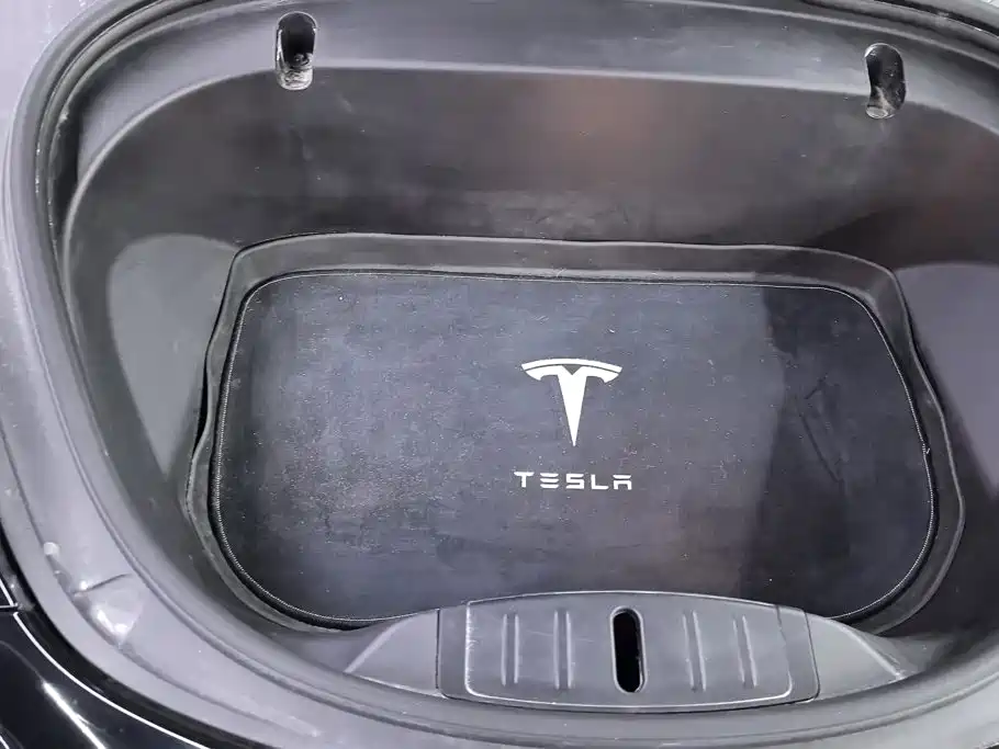 Tesla Model 3 — миниатюра 10