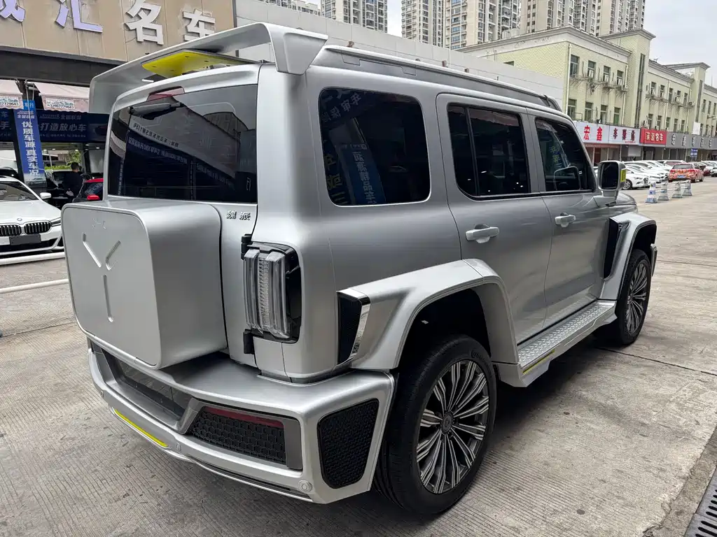 TANK CO CREATION TANK 300