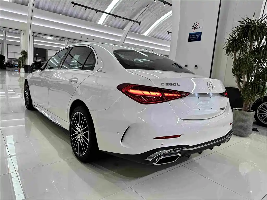 Mercedes-Benz C-Class — миниатюра 6