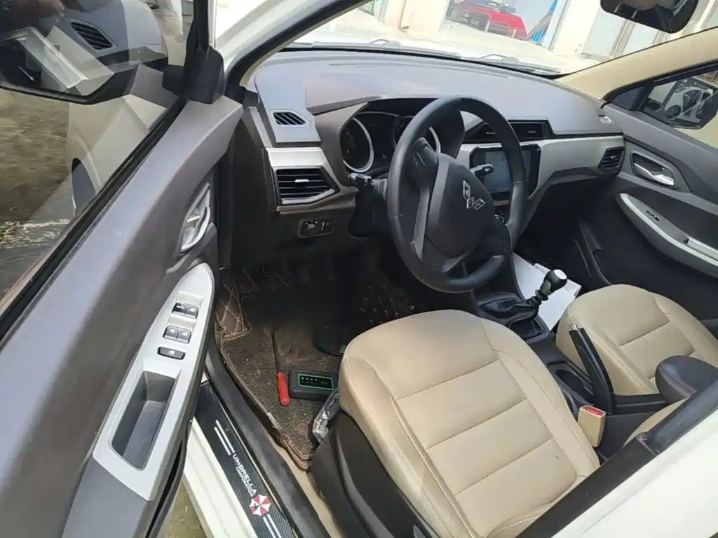 Wuling Hongguang — миниатюра 16