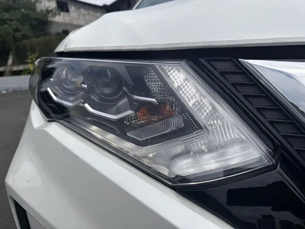 Nissan X-Trail — миниатюра 12