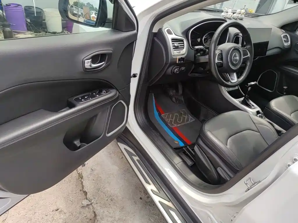 Jeep Compass — миниатюра 16