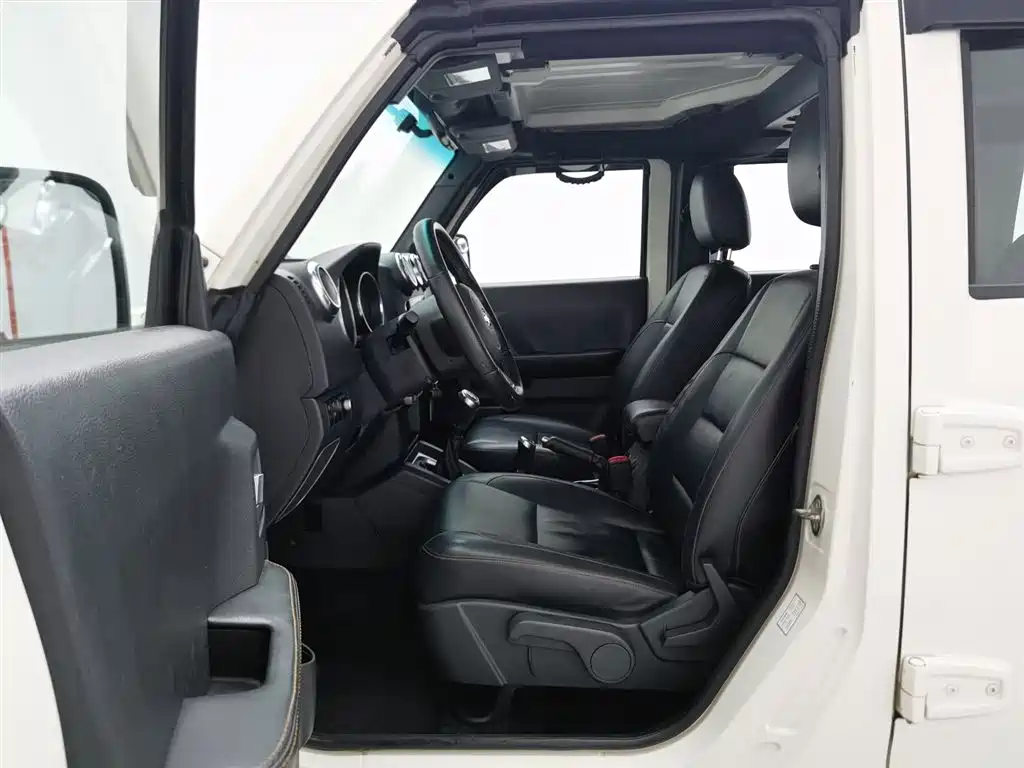 BAIC BJ40 2016 40L 2.0T MT Luxury