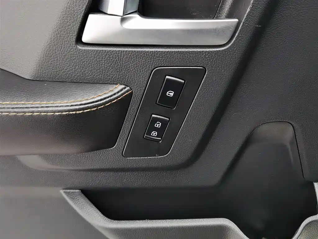 BAIC BJ40 2016 40L 2.0T MT Luxury
