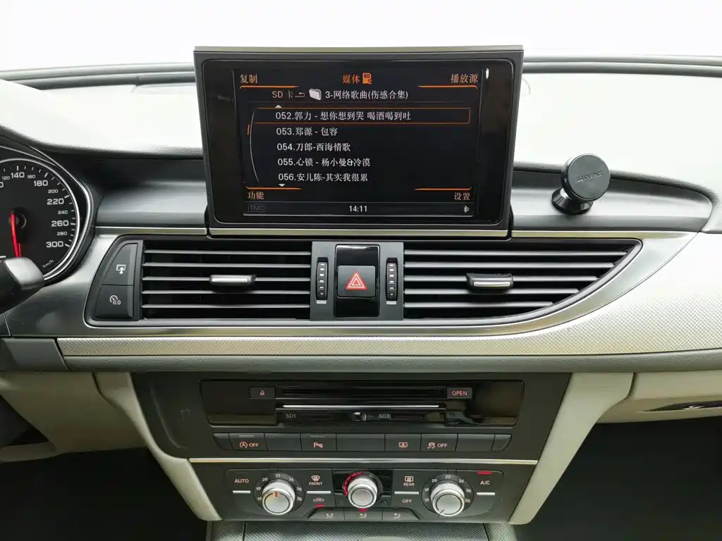 Audi A6L — миниатюра 12