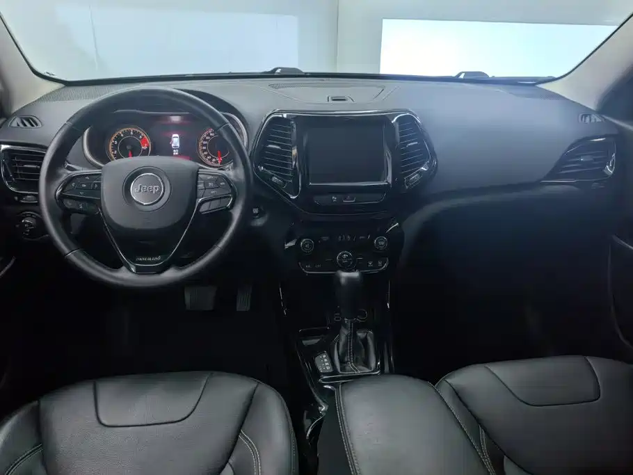 Jeep Cherokee — миниатюра 12