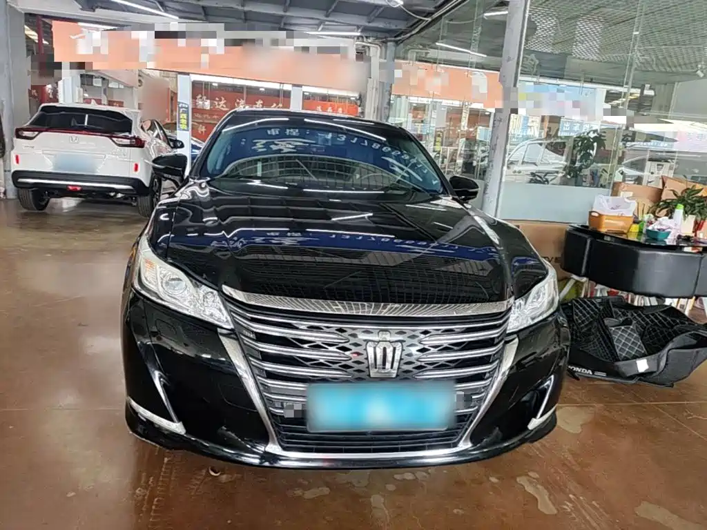 Toyota Crown — миниатюра 3