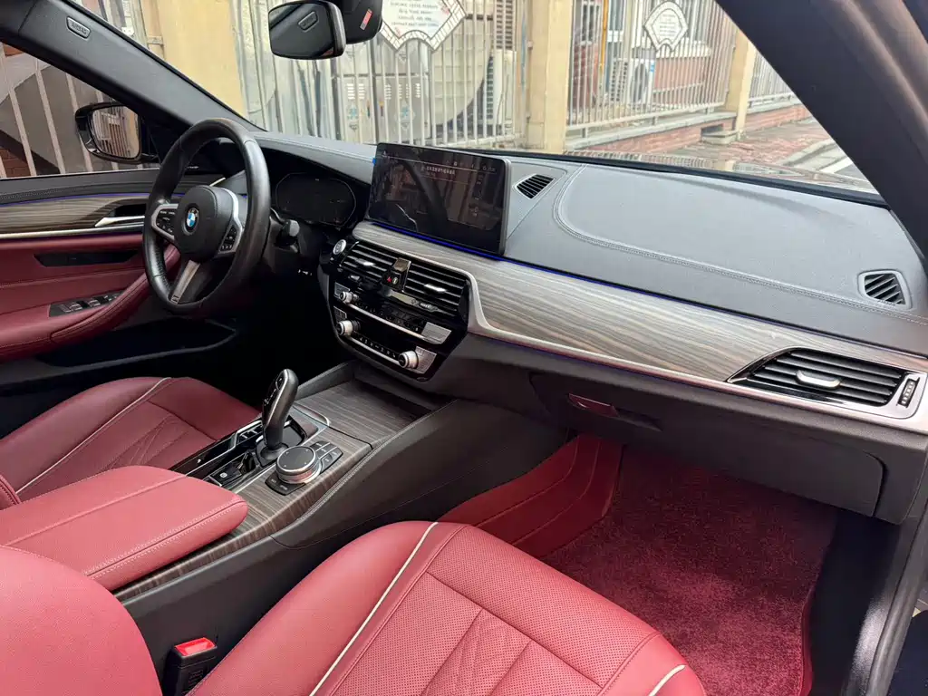 BMW 5 Series — миниатюра 11