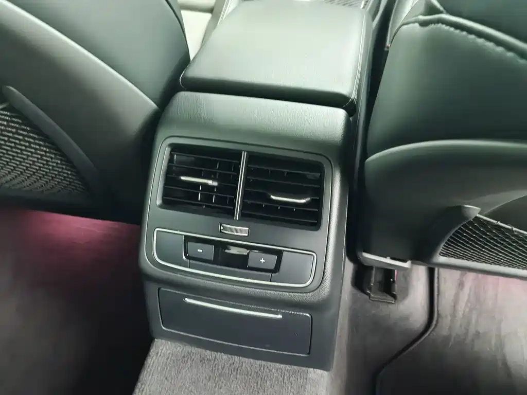 Audi A4L — миниатюра 7