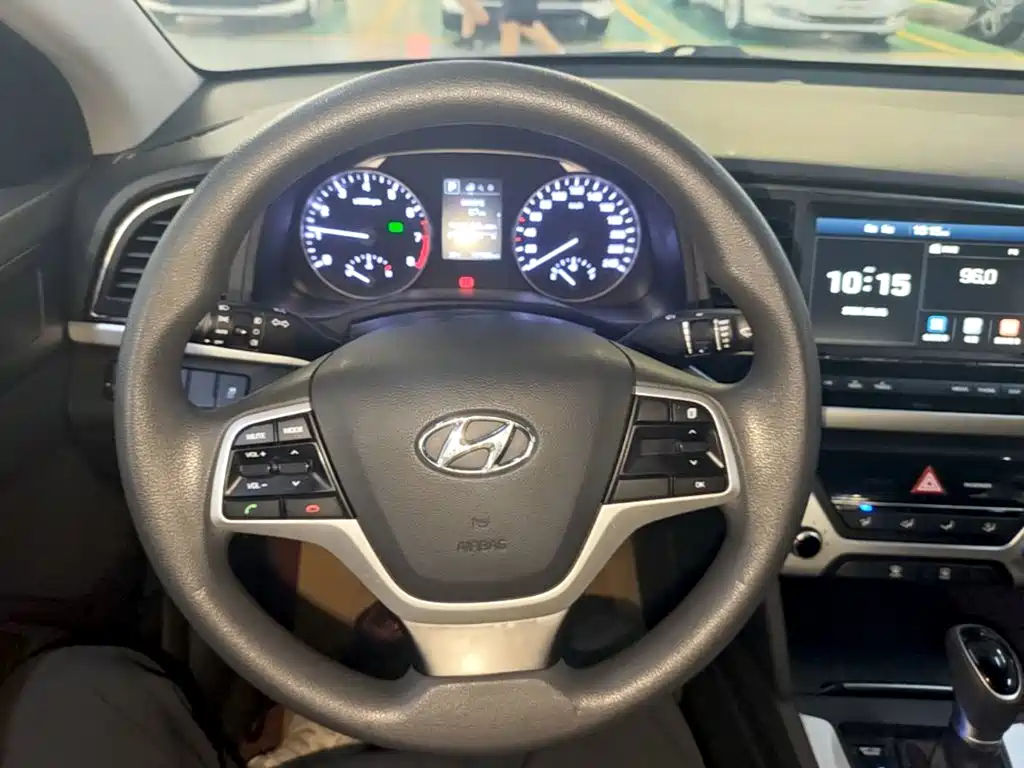 Hyundai Elantra — миниатюра 11