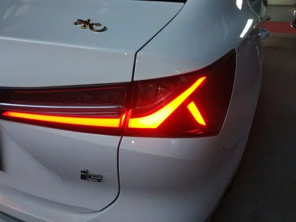 Roewe i5 — миниатюра 8