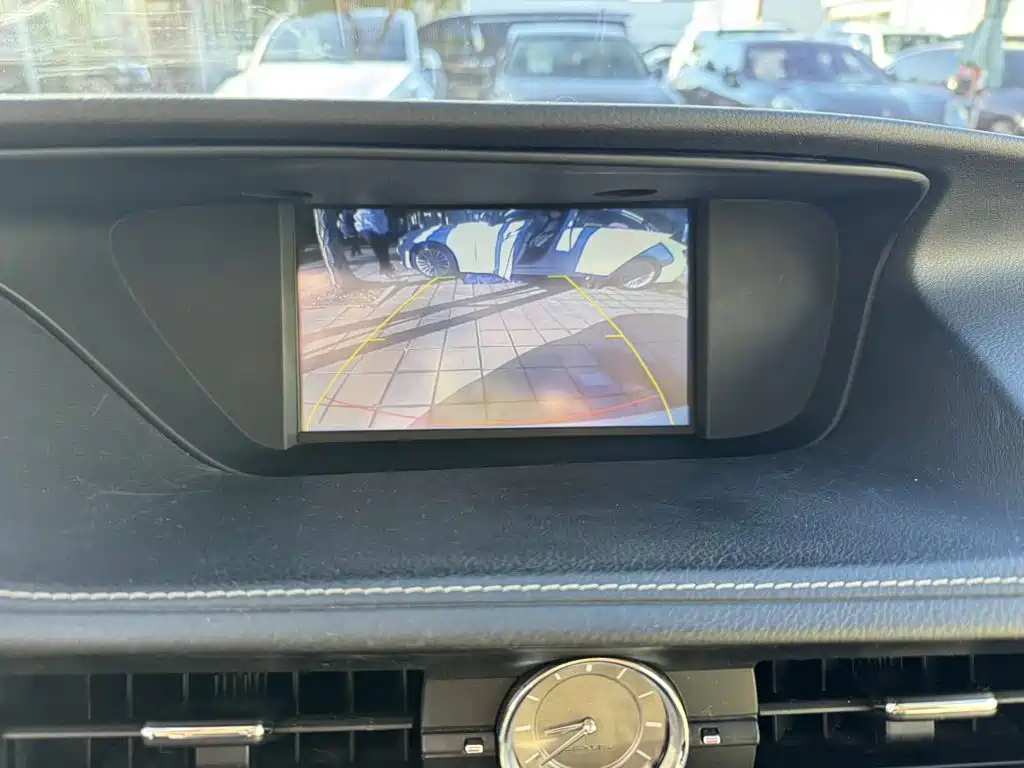Lexus ES — миниатюра 5