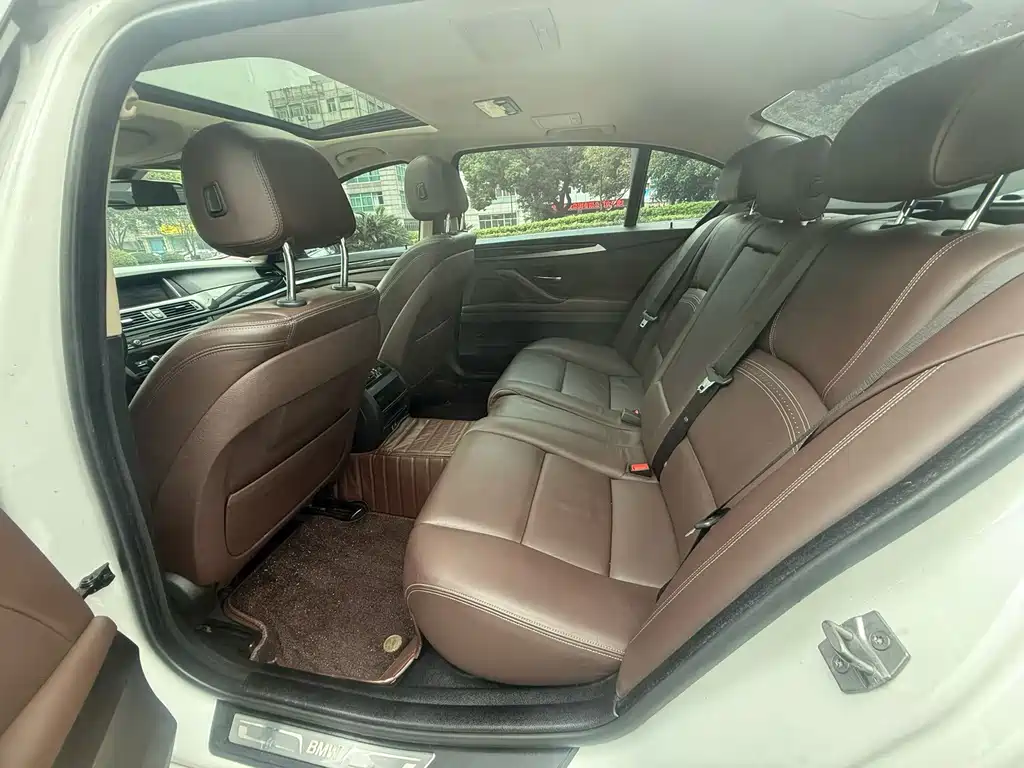 BMW 5 Series — миниатюра 6