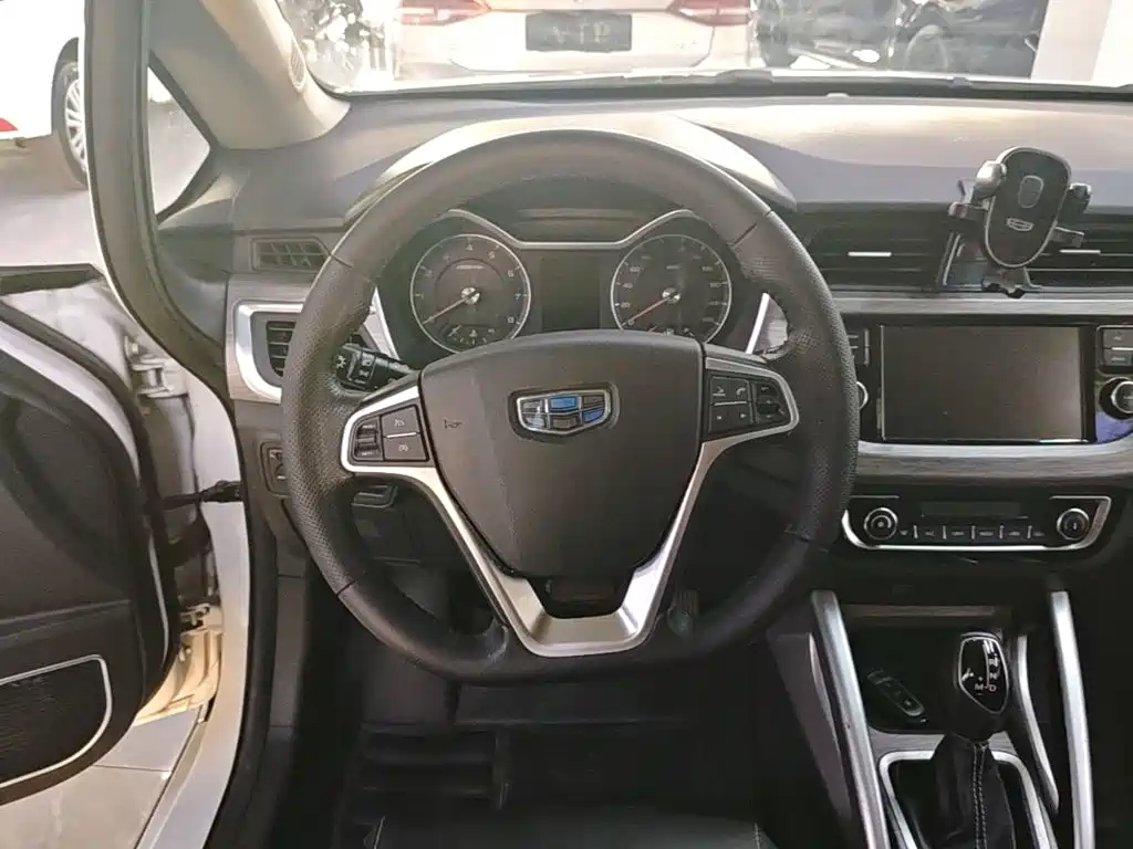 Geely Vision X3 — миниатюра 11