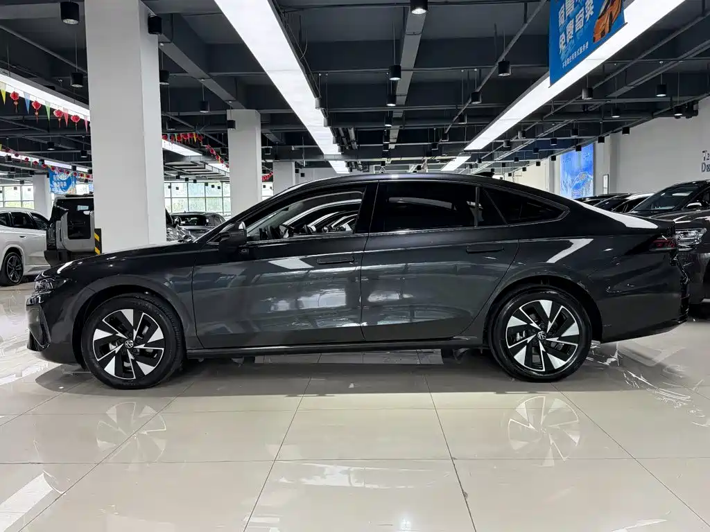 Volkswagen Sagitar — миниатюра 3