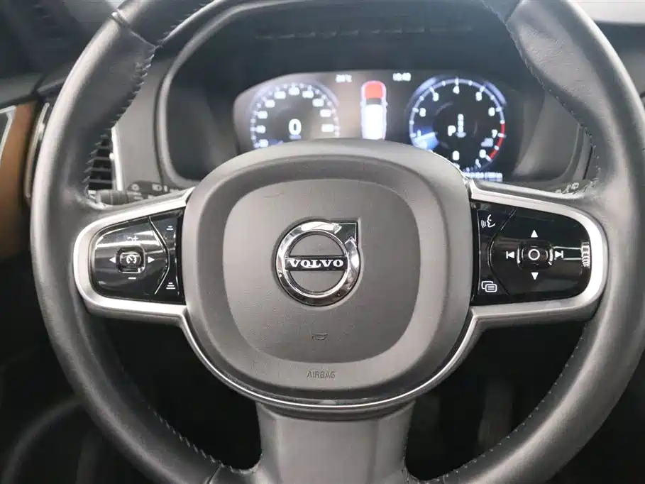 Volvo XC90 2021 B6 Luxury 7 мест
