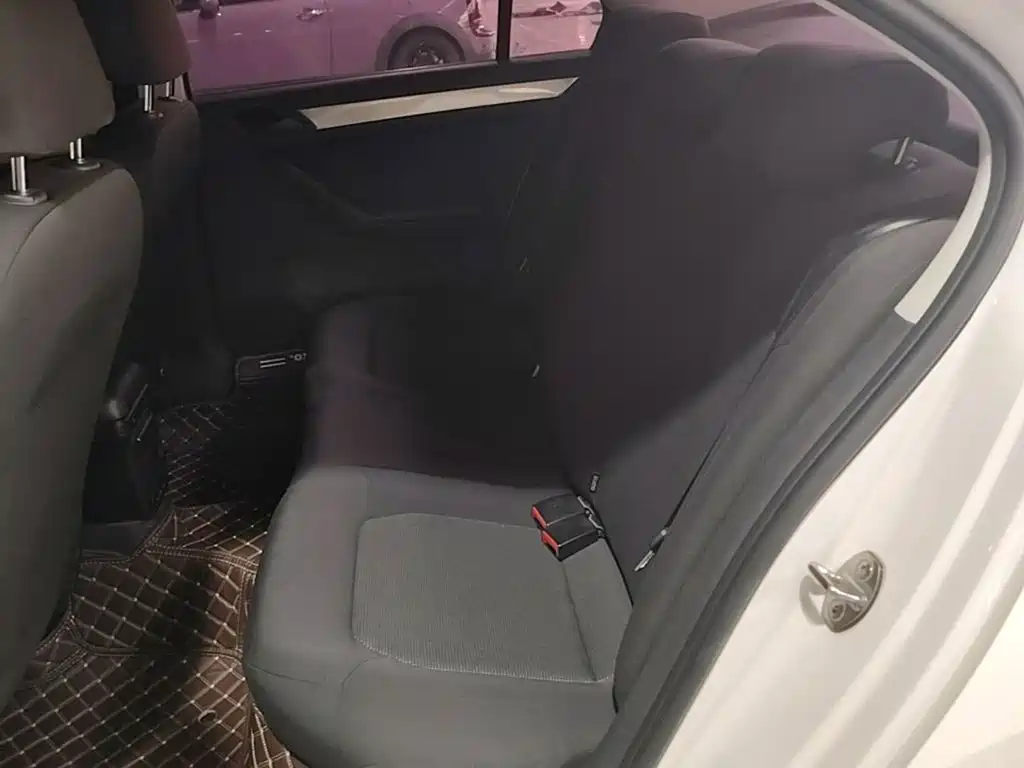 Volkswagen Jetta — миниатюра 17