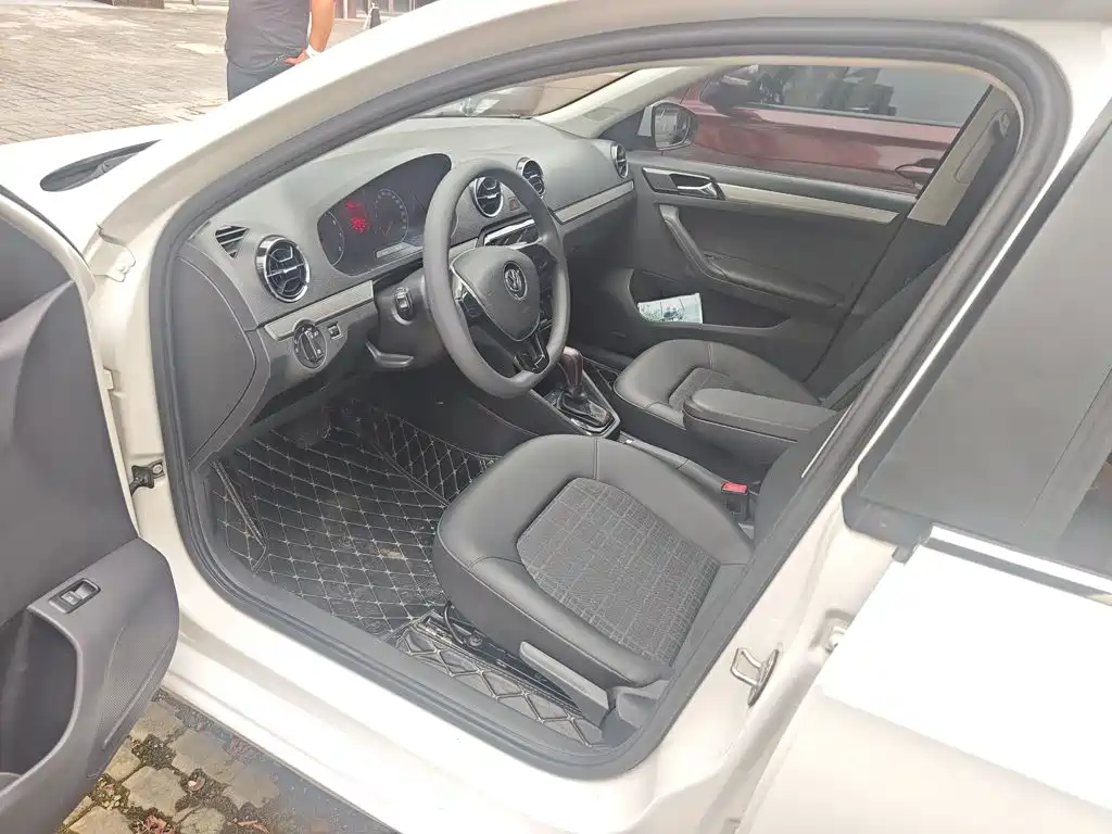 Volkswagen Jetta — миниатюра 13