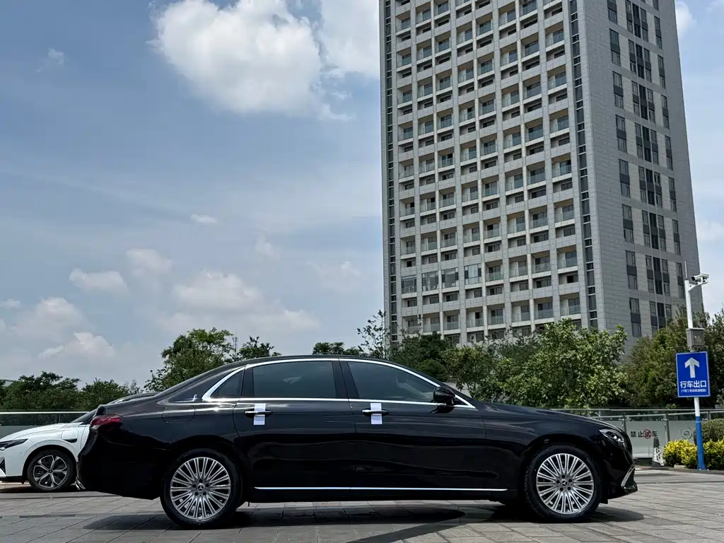 Mercedes-Benz E-Class E 2023 E 300 L Fashion