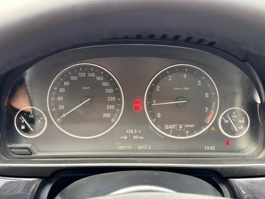 BMW 5 Series — миниатюра 14