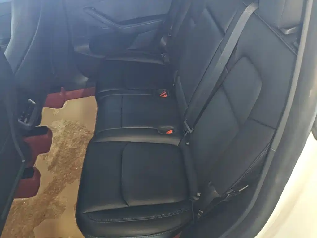 Tesla Model Y — миниатюра 17
