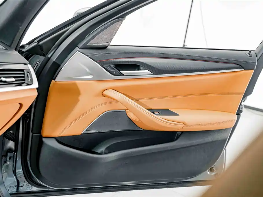BMW 5 Series (Import) — миниатюра 13