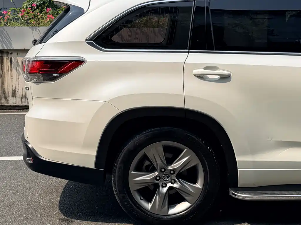 Toyota Highlander — миниатюра 18