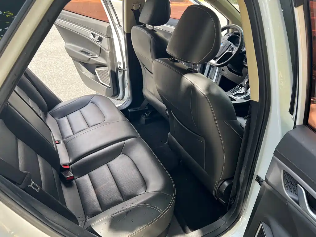 Geely Emgrand GS — миниатюра 13