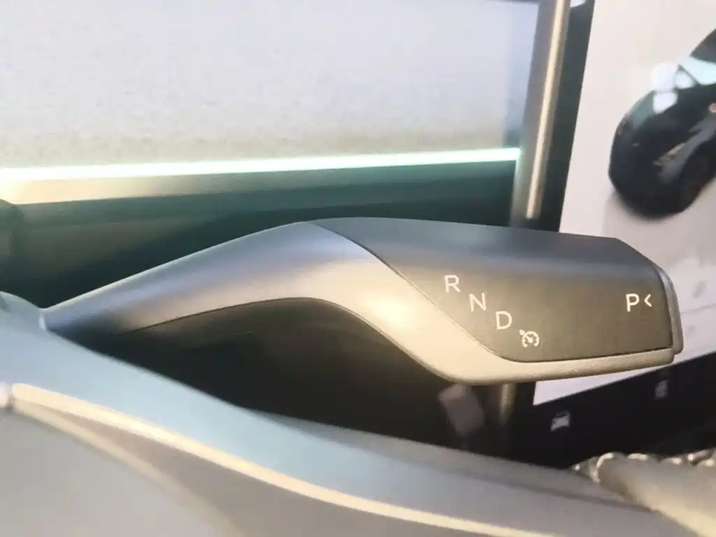Tesla Model Y — миниатюра 14